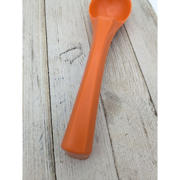Vintage Rubbermaid 1910 Orange Plastic Ice Cream Scoop 7 1/2" #3 - Picture 3 of 8